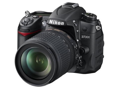 Nikon D7000 + Kit 18-105mm F/3.5-5.6G ED VR