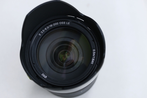 Ống kính Sony E 18–200mm f/3.5–6.3 OSS LE