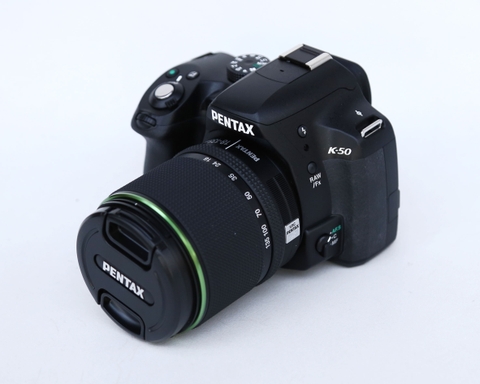 Pentax K-50 + Kit 18-135mm f/3.5-5.6