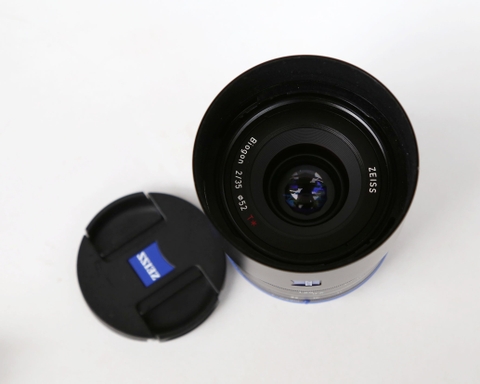 Ống Kính Zeiss Loxia 35mm f/2 Biogon T* Lens for Sony E Mount