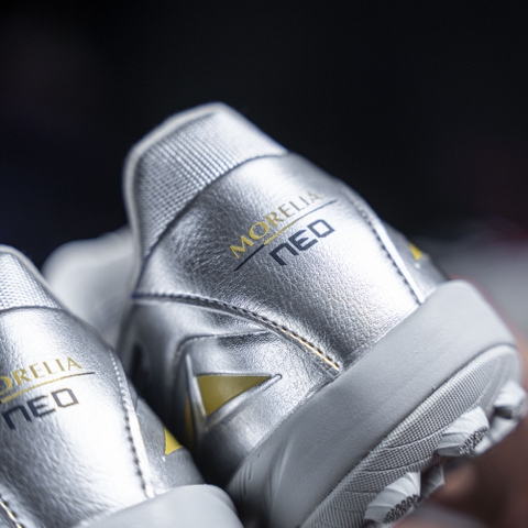 GIÀY BÓNG ĐÁ MIZUNO MORELIA NEO IV PRO AS TF - P1GD253504 - BẠC/VÀNG