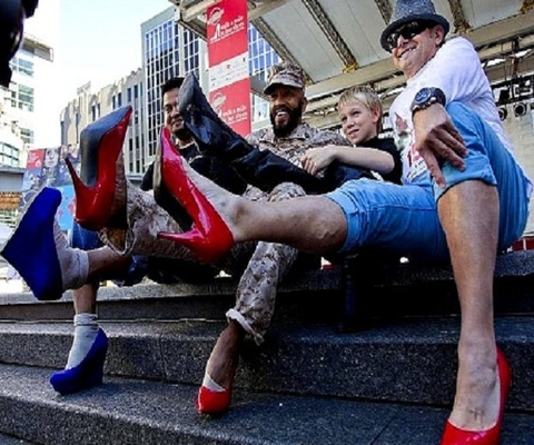 Có thể bạn chưa biết: Giày cao gót vốn sinh ra là dành cho đàn ông