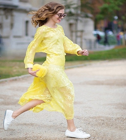 Những kiểu mix đồ giữa đầm và giày trong mùa hè này