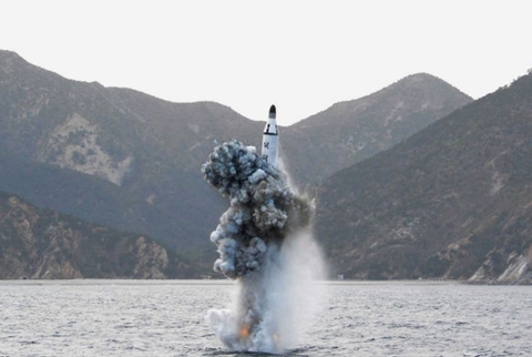 Triều Tiên bắn tên lửa đạn đạo từ tàu ngầm