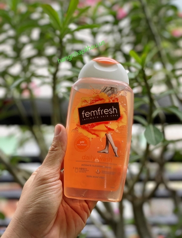 Dung dịch vệ sinh phụ nữ Femfresh Daily Intimate Wash (250ml) - MADE IN UK