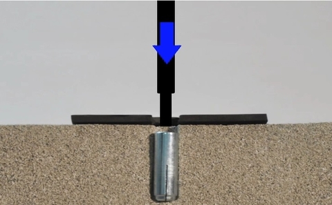 no-dan-bam-chat-vao-be-tong