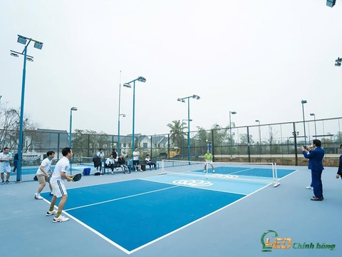 Cách Chọn Đèn Pha LED Chiếu Sáng Sân Bóng Đá, Sân Pickleball Hiệu Quả Nhất ?