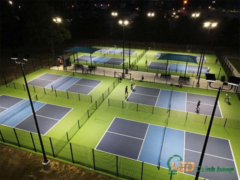 Top 5 Đèn Pha LED Tốt Nhất Cho Sân Bóng Mini, Sân Tennis, Sân Cầu Lông Ngoài Trời: Đánh Giá Chi Tiết Từ Chuyên Gia