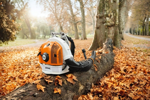 Máy thổi lá STIHL BR700 dùng xăng
