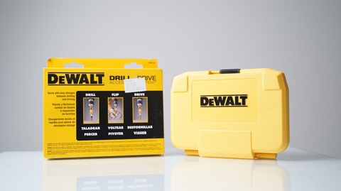 Bộ mũi khoan và đầu hít năm châm 12 món DeWalt DW2735P