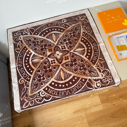 LV Square 90  - LV SCARF OEM