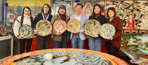 Nét Đẹp Kính Nghệ Thuật Vinhcoba Trong Quà Tặng Văn Hóa Việt Nam