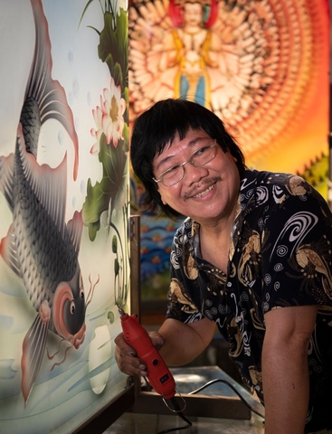 Un artisan qui donne naissance aux vitraux