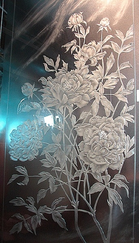 Vách ngăn điêu khắc hoa văn không màu trên kính