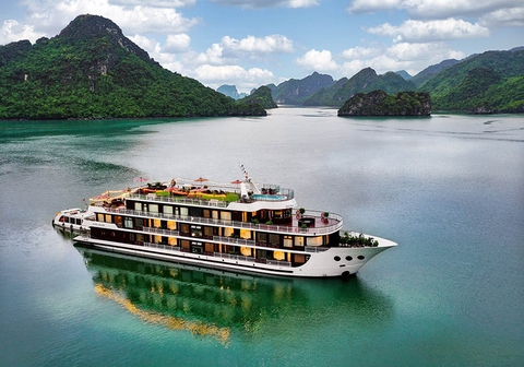 Du thuyền Dora Cruise vịnh Lan Hạ
