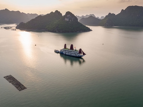 Du thuyền Verdure Lotus Cruise vịnh Lan Hạ