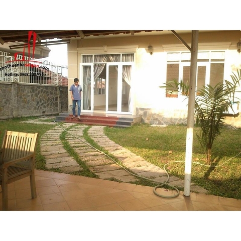 Cho thuê biệt thự bờ sông Quận 2 - giá 4000$