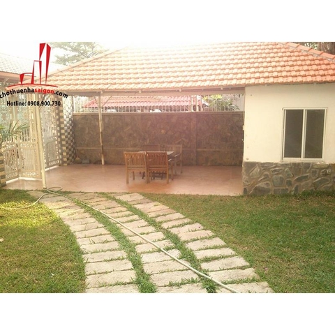 Cho thuê biệt thự bờ sông Quận 2 - giá 4000$