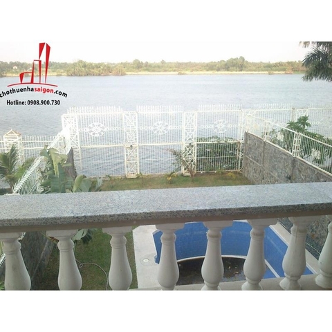 Cho thuê biệt thự bờ sông Quận 2 - giá 4000$