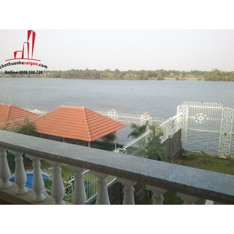 Cho thuê biệt thự bờ sông Quận 2 - giá 4000$