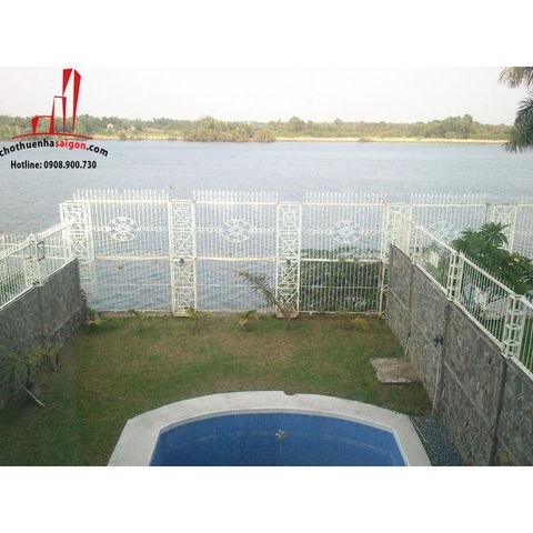 Cho thuê biệt thự bờ sông Quận 2 - giá 4000$