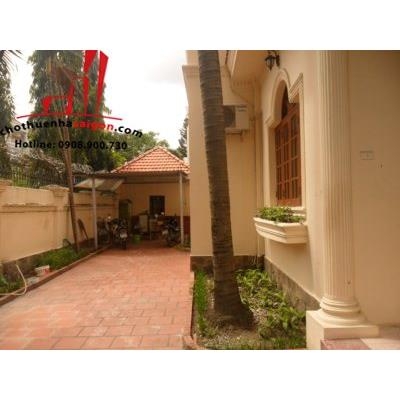 Cho thuê Villa đường Nguyễn Duy Hiệu, phường Thảo Điền Q.2 giá 5000$