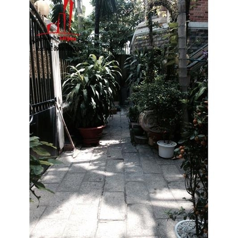 Cho thuê nhà biệt thự kiến trúc Pháp, bờ sông Sài Gòn Quận 2