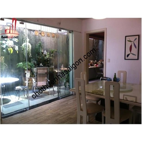 Cho thuê Villa Quận Phú Nhuận, đường Đoàn Thị Điểm. Giá : 2.000 usd/tháng