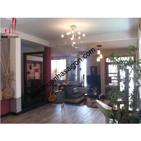 Cho thuê Villa Quận Phú Nhuận, đường Đoàn Thị Điểm. Giá : 2.000 usd/tháng