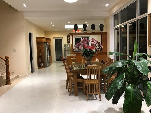 cho thuê biệt thự quận 2, khu combound đường nguyễn văn hưởng giá cho thuê:90tr/tháng