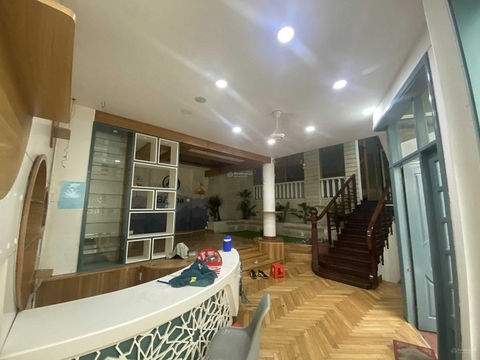 cho thuê villa quận 1, đường nguyễn thành ý giá 138tr/tháng