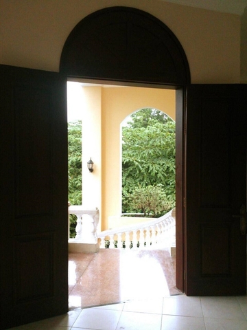 cho thuê villa quận 2, đường nguyễn văn hưởng gía 3800$/tháng