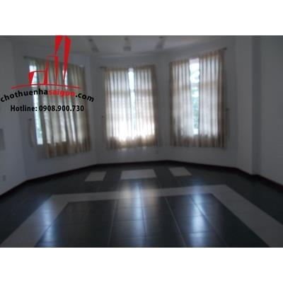 cần cho thuê biệt thự sân vườn quận 2, đường xuân thủy giá cho thuê:3000$/tháng