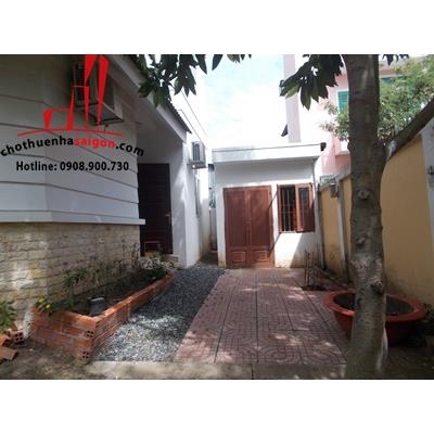 cần cho thuê biệt thự sân vườn quận 2, đường xuân thủy giá cho thuê:3000$/tháng