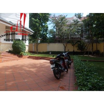 cần cho thuê biệt thự sân vườn quận 2, đường xuân thủy giá cho thuê:3000$/tháng