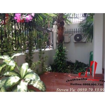 cần cho thuê biệt thự quận 2, đường nguyễn văn hưởng, giá 2700$/tháng