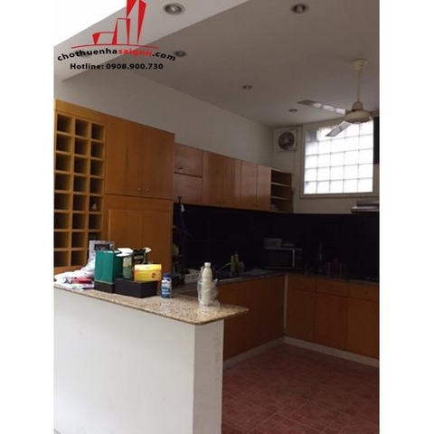 cần cho thuê villa quận phú nhuận, đường hồ biểu chánh giá cho thuê 2000$/tháng