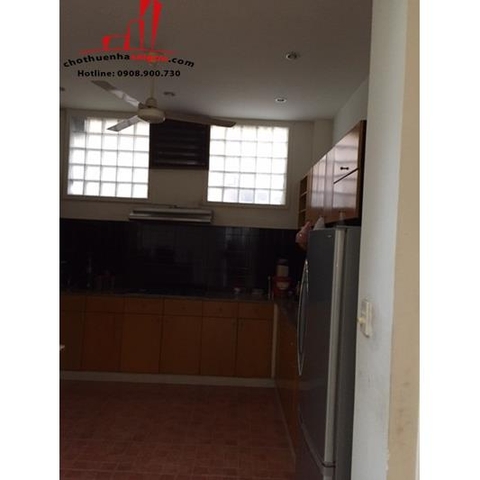cần cho thuê villa quận phú nhuận, đường hồ biểu chánh giá cho thuê 2000$/tháng