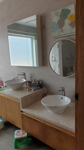 Cho thuê nhà nguyen căn quân 1.khu vip đường nguyễn văn nguyễn giá 40tr