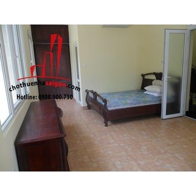 cho thuê villa quận phú nhuận, mặt tiền đường Hoàng Văn Thụ. Giá: 4500 usd