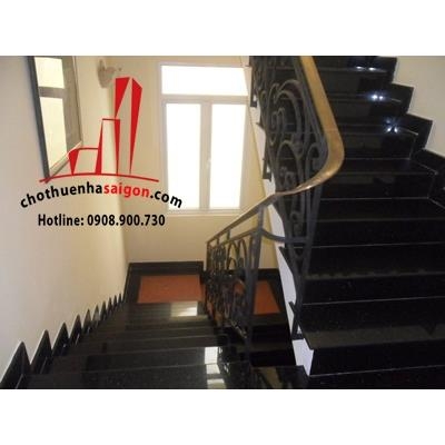 cho thuê villa quận phú nhuận, mặt tiền đường Hoàng Văn Thụ. Giá: 4500 usd