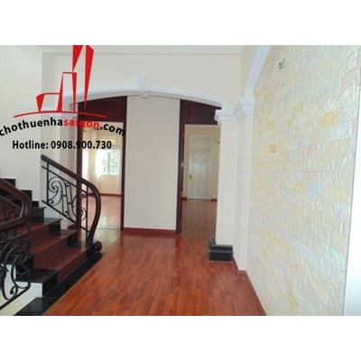 Cần cho thuê villa đường Thảo Điền, Quận 2, DT 600m2, giá 4200$/tháng