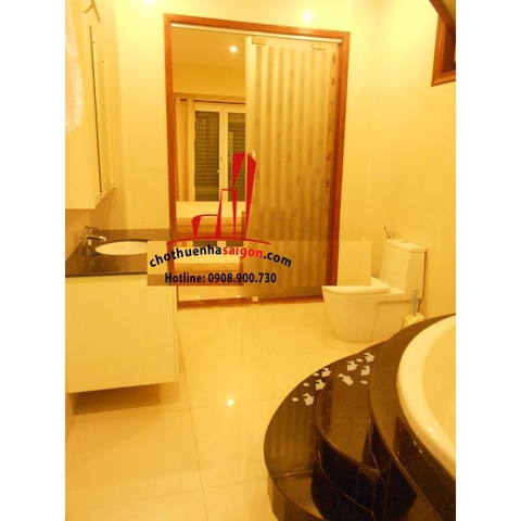 Cho thuê Villa Quận Phú Nhuận, hẻm nội bộ đường Phan Xích Long. Giá : 30 triệu