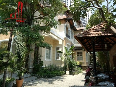 cho thuê biệt thự quận 2, đường tống hữu định, giá cho thuê:4300$/tháng