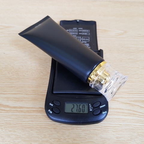 Tuýp tròn đen nhám nắp vàng 100ml