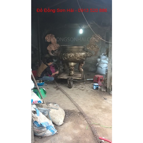 Đúc lư hương đồng miệng rộng 1m00, cao 1m30 đến miệng, mã D02