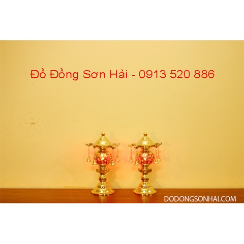 Đôi đèn thờ bằng đồng Đài Loan cao cấp cắm điện đẹp, có chuông, cao 27cm, mã K4A