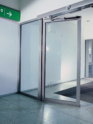 Những lưu ý cần thiết khi sử dụng cửa mở cánh tự động