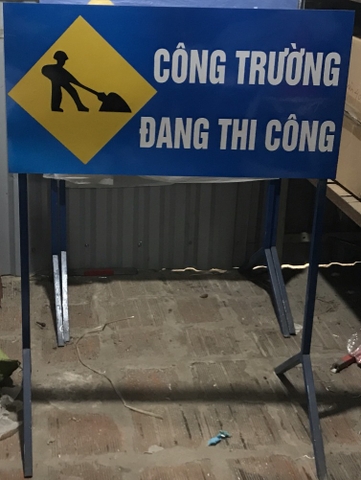 Công trường đang thi công- Biển hình chữ nhật