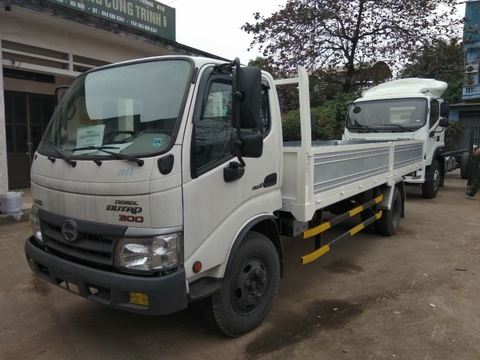 Ô tô tải thùng lửng HINO XZU352L